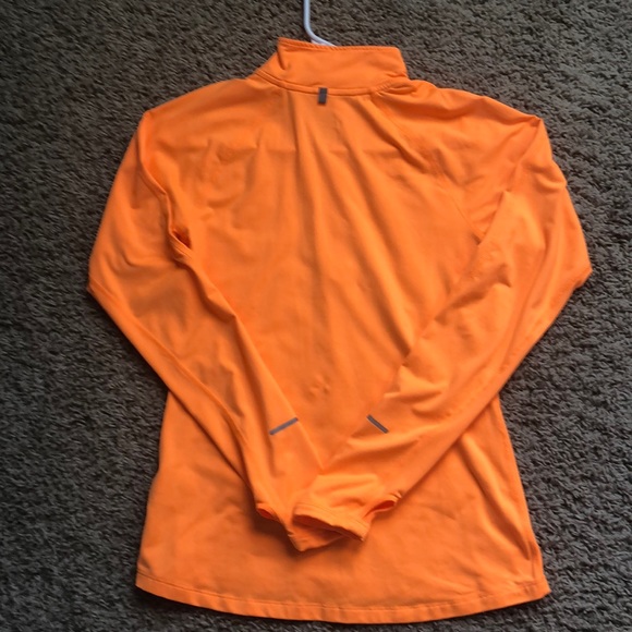 Women’s Nike Dri-fit 1/4 zip - Picture 2 of 2